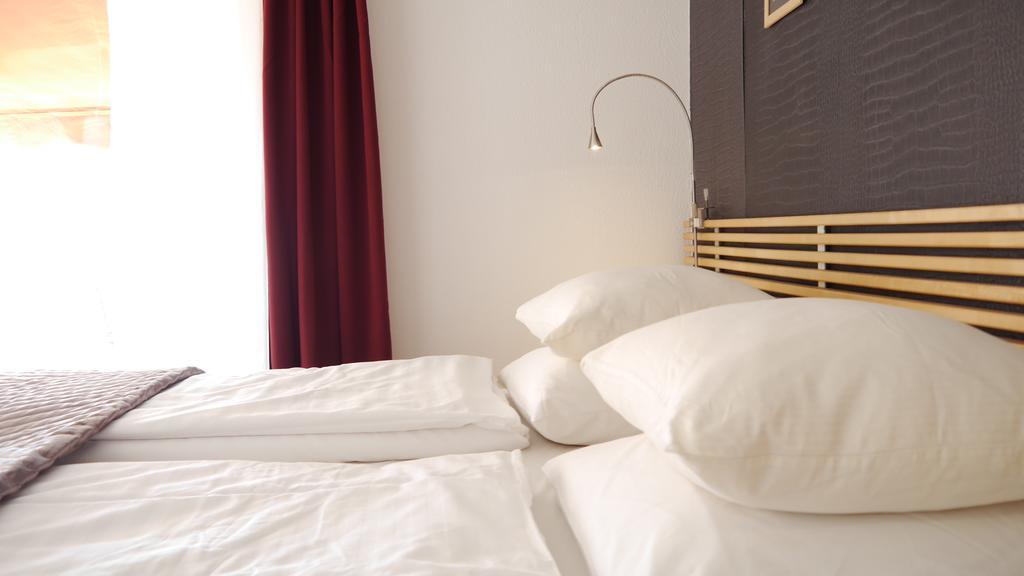Monaco Pool Sea View Apartments 보솔레이 외부 사진